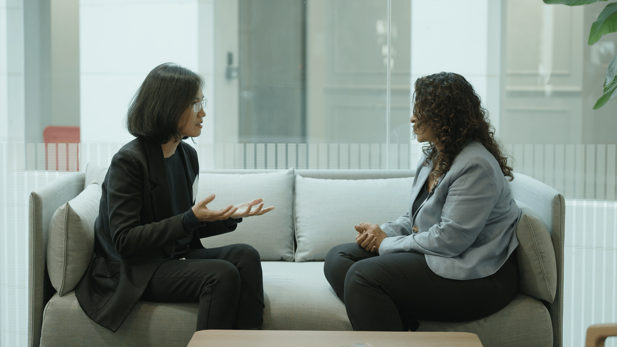 FW-CEDR-2-female-Mediation-Professionals-sit-on-a-grey-sofa