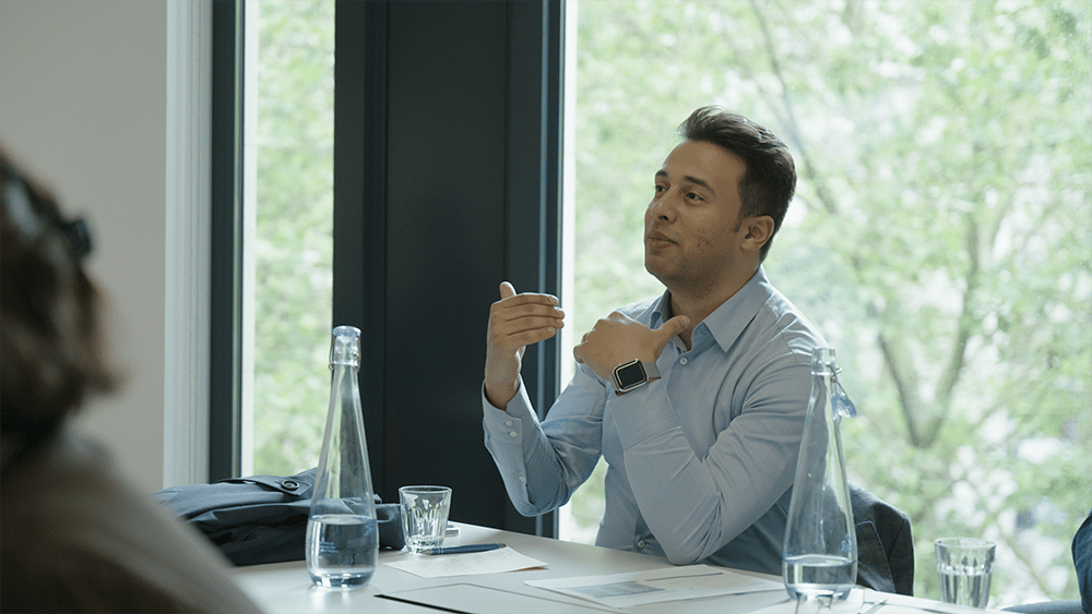 CEDR-Training-Delegate-Interacts-with-Trainer-in-discussion